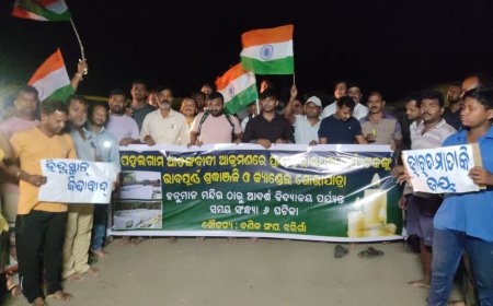ପହଲଗାମ ରେ ନିରୀହ ୨୬ ପର୍ଯ୍ୟଟକକୁ ଆତଙ୍କବାଦୀଙ୍କ ହତ୍ୟା ପ୍ରତିବାଦରେ ଝରିଗାଁ ବଣିକ ସଙ୍ଘ ପକ୍ଷରୁ ଶାନ୍ତି ପୂର୍ଣ୍ଣ କେଣ୍ଡେଲ ଶୋଭାଯାତ୍ରା ଅନୁଷ୍ଠିତ।