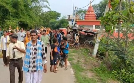 ଷୋହଳ ପ୍ରହର ଅଖଣ୍ଡ ନାମ ଯଜ୍ଞର କଳସ ଯାତ୍ରା ମହା ସମାରୋହରେ ପାଳିତ ।