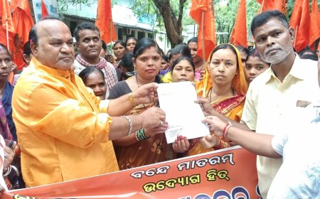 ଜିଲ୍ଳାପାଳ ଙ୍କ ଦ୍ୱାରସ୍ତ ହେଲେ ଓଡିଶା ପାଚିକା ସହାୟିକା ମଜଦୂର ସଙ୍ଘ ର ମାଧ୍ୟାନ୍ନ ଭୋଜନ କାର୍ଯ୍ୟରତ କର୍ମଚାରି