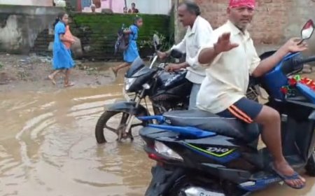 ବୋରଗୁଡା ଗାଁମଝିରେ ଆଣ୍ଠୁଏ ପାଣି ଲହୁଡ଼ିଛି ପାଣି ,ଯାତାୟତରେ ଘୋର ଅସୁବିଧା,
