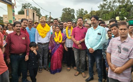 ଅବସରପ୍ରାପ୍ତ ଫାର୍ମାସୀ ଅଫିସରଙ୍କୁ ଗ୍ରାମବାସୀଙ୍କ ତତଫରୁ ଭବ୍ୟ ସମ୍ବର୍ଦ୍ଧନା ।