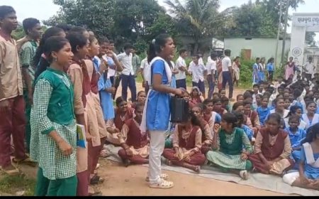 Breking News "ସ୍କୁଲ ରେ ତାଲା, ବାହାରେ ପିଲା" –