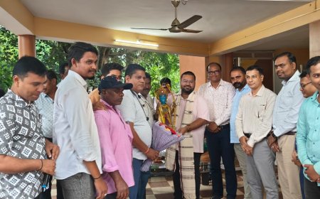 ନବରଙ୍ଗପୁର ଜିଲ୍ଲାପାଳ ଡ଼ା ଶୁଭଙ୍କର ମହାପାତ୍ରଙ୍କୁ ବିଦାୟ କାଳୀନ ସମ୍ବର୍ଦ୍ଧନା ଜ୍ଞାପନ  ।