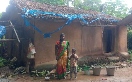 ବର୍ଷାରେ ଭାଙ୍ଗିଲା ଘର ସମ୍ପର୍କୀୟ ଘରେ ଆଶ୍ରୟ ନେଇ ଛନ୍ତି ପରିବାର।