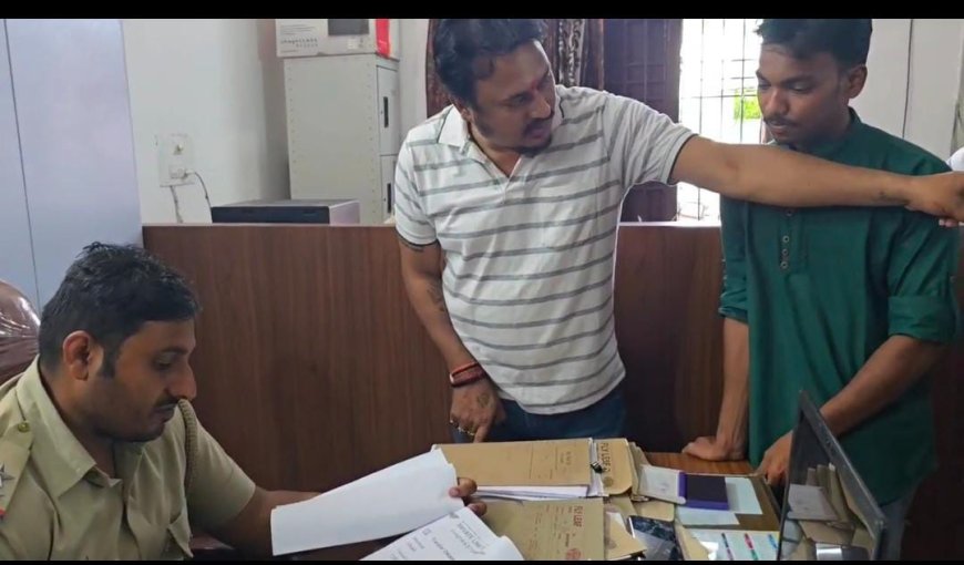 କଲେଜ ପ୍ରିନ୍ସପାଲର ପରିଚୟ ଦେଇ  ଛାତ୍ରଙ୍କ ବାପାଙ୍କ ଠାରୁ  23 ହଜାର ଟଙ୍କା ଠକି ନେଲା ସାଇବର ଠକ ।