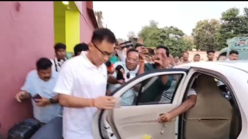 ଜେଲରୁ ବାହାରିଲେ  IAS ଅଫିସର ଧିମନ ଚମକା