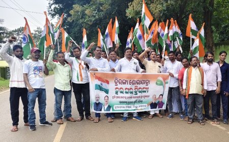 ନୂଆପଦର ମଣ୍ଡଳ ତରଫରୁ ତ୍ରିରଙ୍ଗା ଶୋଭାଯାତ୍ରା ।
