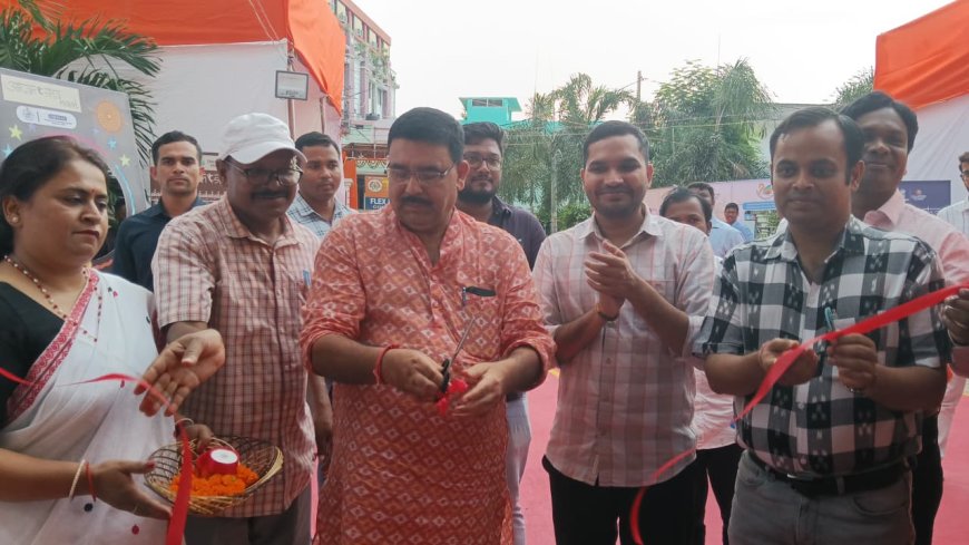 କଳାହାଣ୍ଡି ଜିଲ୍ଲା ର ଭବାନୀପାଟଣା ଟାଉନହଲ ଠାରେ ଜିଲ୍ଲା ସ୍ତରୀୟ ସମ୍ପୂର୍ଣ୍ଣତା ଅଭିଯାନ ସମ୍ମାନ ସମାରୋହ କାର୍ଯ୍ୟକ୍ରମ ଓ ଆକାଂକ୍ଷା ହାଟ ର ଶୁଭାରମ୍ଭ