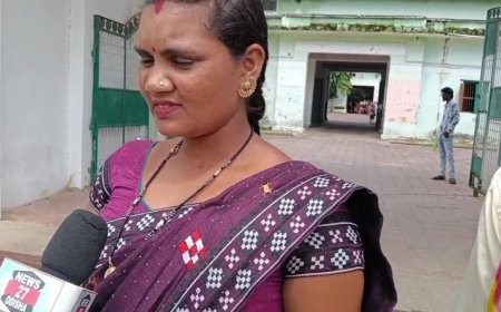 ତେର ବର୍ଷ ବୟସରେ ଧର୍ଷଣ ର ଶିକାର ହୋଇଥିବା ସଞ୍ଜୁକ୍ତା  ନାଏକ ନ୍ୟାୟ ପାଇବା ପାଇଁ ଜିଲ୍ଲାପାଳ ଙ୍କ ଦ୍ଵାରସ୍ଥ