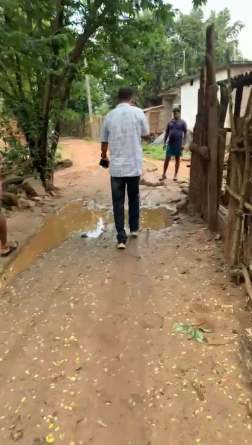ଦୁଇ ନାଳପଡ଼ାକୁ ଏବଂ ବିଲକୁ ଯିବାକୁ ଶଙ୍ଖପୋଲ ନାହିଁ କି ରାସ୍ତା ମଧ୍ୟ ନାହିଁ