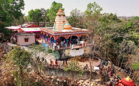 ପର୍ଯ୍ୟଟକଙ୍କୁ ଆକୃଷ୍ଟ କରୁଛି ଚନ୍ଦନଧାରା ଶୈବପୀଠ ।