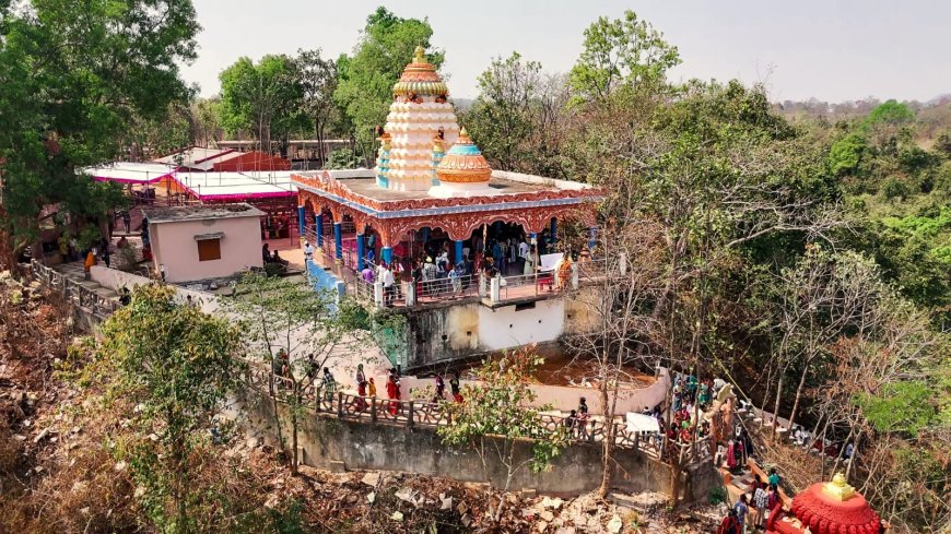 ପର୍ଯ୍ୟଟକଙ୍କୁ ଆକୃଷ୍ଟ କରୁଛି ଚନ୍ଦନଧାରା ଶୈବପୀଠ ।