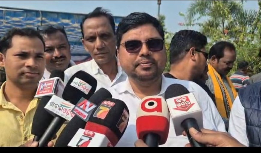 ବ୍ଳକ ଅଧ୍ୟକ୍ଷ ବିନ୍ଦୁ ମହାନନ୍ଦ ଙ୍କ ମହାନତା: ପ୍ରତି ପଞ୍ଚାୟତ ର ଗାଁ ଗାଁ ବୁଲି ୧୦ହଜାର ରୁ ଅଧିକ ଶୀତ ବସ୍ତ୍ର ବଣ୍ଟନ କରୁଛନ୍ତି।