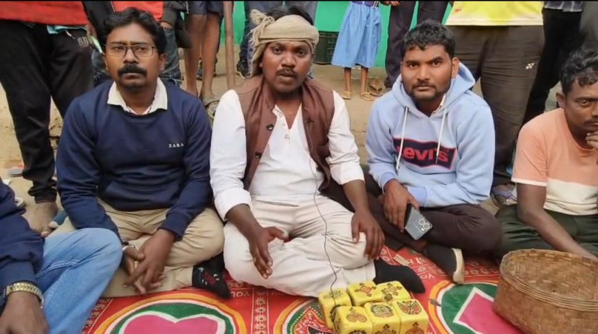 ରାଜରାସ୍ତାରେ ଜୁଆ ଖେଳି  ଅଭିନଭ ଉପାୟରେ ପ୍ରତିବାଦ ।