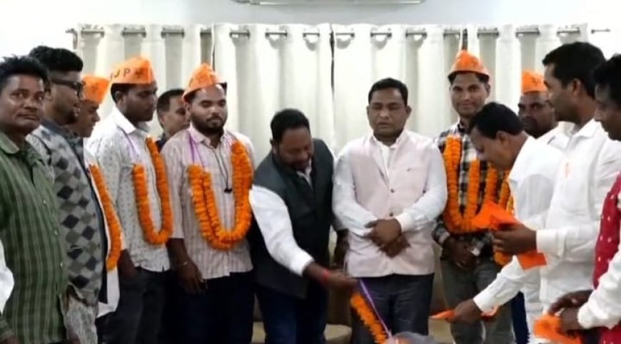 ଥୁଆମୂଳ ରାମପୁରରେ ରାଜନୈତିକ ପରିବର୍ତ୍ତନର ଚିତ୍ର: ବିଜେପିକୁ ଯୋଗଦେଲେ ଅନେକ ଯୁବ ମୁହଁ