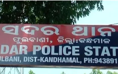 ଅଜଣା ବ୍ୟକ୍ତିର ଝୁଲନ୍ତା ଶବକୁ ଉଦ୍ଧାର କଲା ଫୁଲବାଣୀ ପୋଲିସ୍