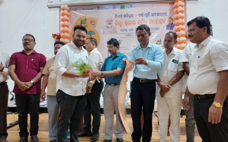 ପିଏମ୍ ସ୍ୱନିଧି ଯୋଜନାର ୬ ବର୍ଷ ପୂର୍ତ୍ତି ଅବସରରେ କଳାହାଣ୍ଡି ଜିଲ୍ଲା ସ୍ତରୀୟ ‘ପିଏମ୍ ସ୍ୱନିଧି ମହୋତ୍ସବ’ ଅନୁଷ୍ଠିତ
