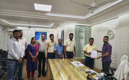 ୮ ଦଫା ଦାବି ନେଇ ଜିଲ୍ଲାପାଳଙ୍କୁ ଭେଟିଲେ ସାମାଜିକ ସୁରକ୍ଷା ଅଧିକାରୀ ସଂଘ