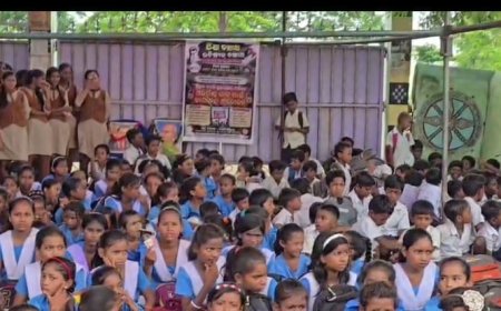 ଦୁଇ ଶିକ୍ଷକଙ୍କ ଡେପୁଟେସନ୍‌କୁ ବିରୋଧ: ସ୍କୁଲରେ ତାଳା ପକାଇ ଧାରଣାରେ ବସିଲେ ଛାତ୍ରଛାତ୍ର ଓ ଅଭିଭାବକ