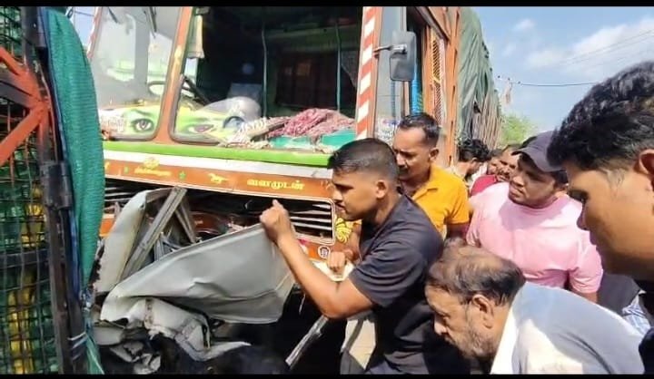 ଟ୍ରକ୍–ପିକଅପ୍ ମୁହାଁମୁହିଁ ଧକ୍କା: ଡ୍ରାଇଭର ମୃତ, ହେଲ୍ପର ଗୁରୁତର