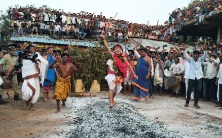 ଥୁଆମୂଳ ରାମପୁରରେ ଅଗ୍ନି ଭୈରବ ଦେବଙ୍କ ଝାମୁଯାତ୍ରା ଅଗ୍ନିକୁଣ୍ଡରେ ଅଗ୍ନି ପରୀକ୍ଷା, ଘୁମୁରା ପ୍ରତିଯୋଗିତା ମୁଖ୍ୟ ଆକର୍ଷଣ